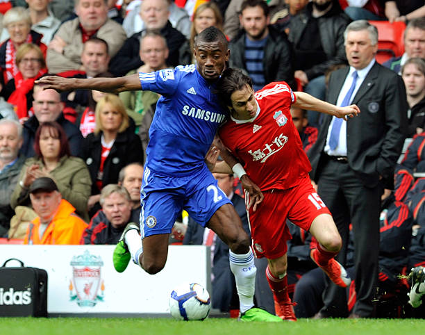 特別是通過 特別是通過