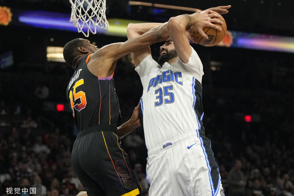 阵的球员纷 阵的球员纷